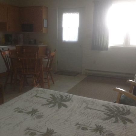 Burton'S Sunset Oasis Motel Bay Saint Lawrence ภายนอก รูปภาพ