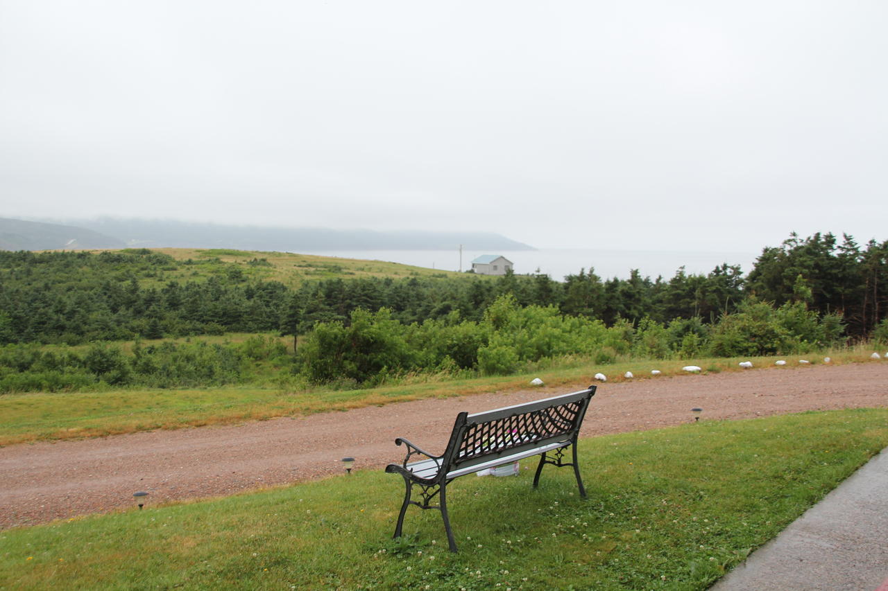 Burton'S Sunset Oasis Motel Bay Saint Lawrence ภายนอก รูปภาพ
