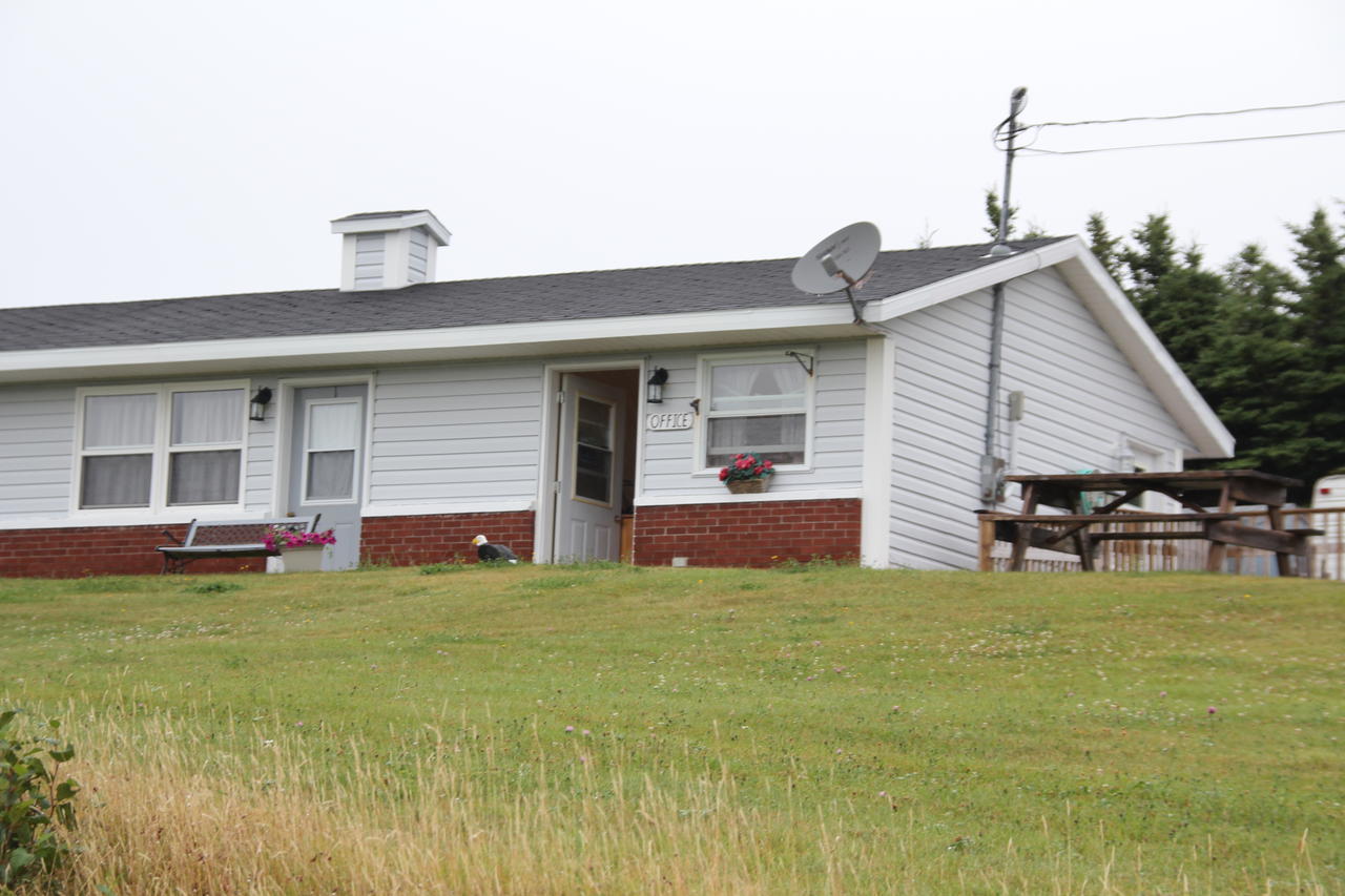 Burton'S Sunset Oasis Motel Bay Saint Lawrence ภายนอก รูปภาพ