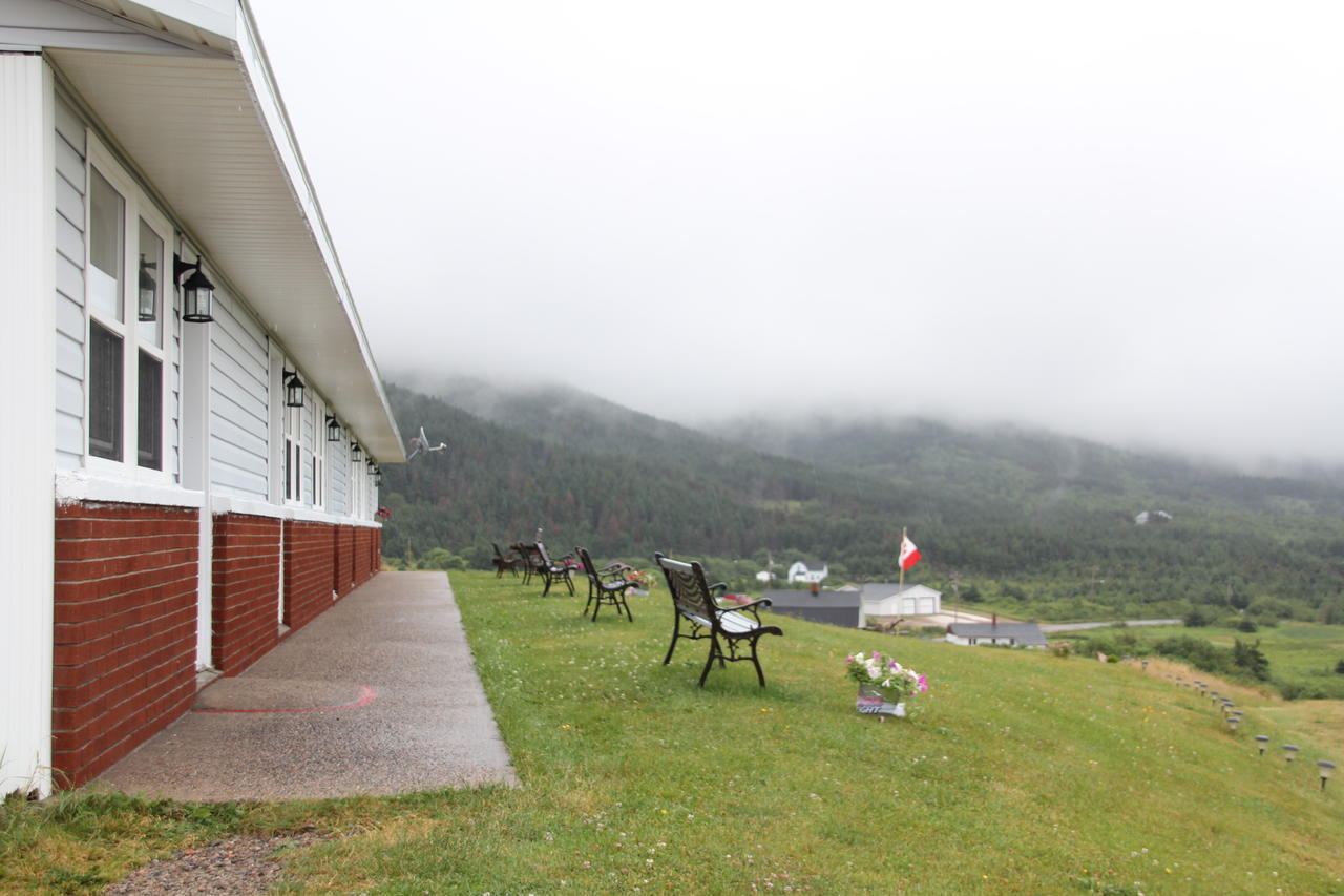 Burton'S Sunset Oasis Motel Bay Saint Lawrence ภายนอก รูปภาพ