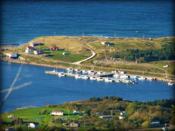 Burton'S Sunset Oasis Motel Bay Saint Lawrence ภายนอก รูปภาพ