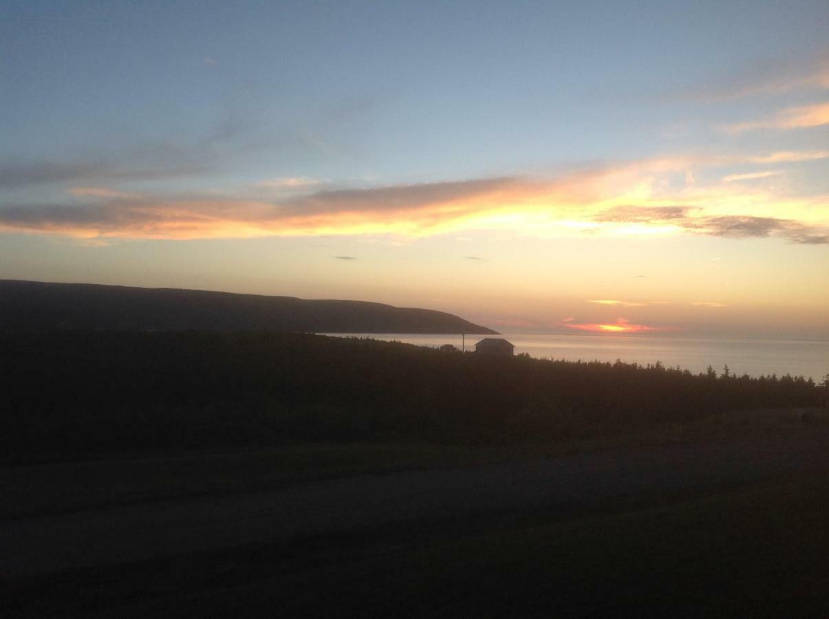 Burton'S Sunset Oasis Motel Bay Saint Lawrence ภายนอก รูปภาพ