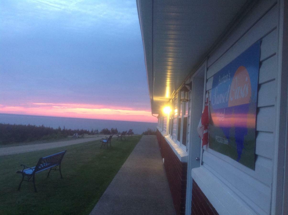 Burton'S Sunset Oasis Motel Bay Saint Lawrence ภายนอก รูปภาพ