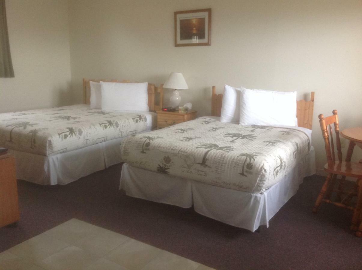 Burton'S Sunset Oasis Motel Bay Saint Lawrence ห้อง รูปภาพ